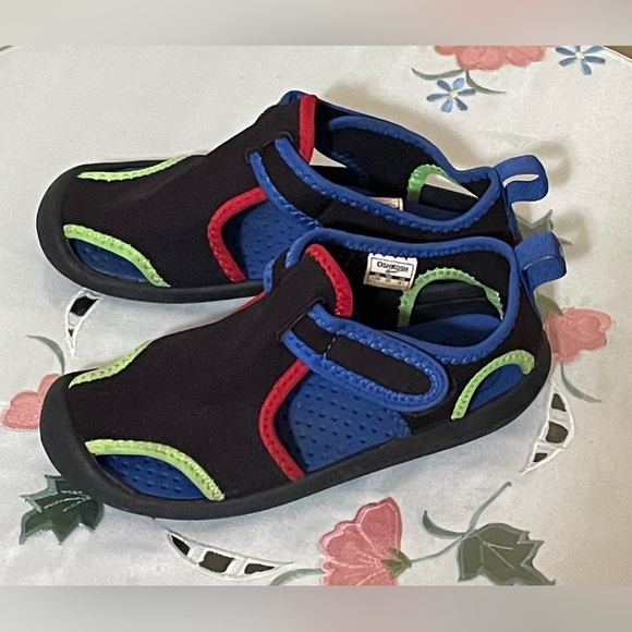 Oshkosh B’gosh Aquatic Water shoes - Picture 3 of 6
